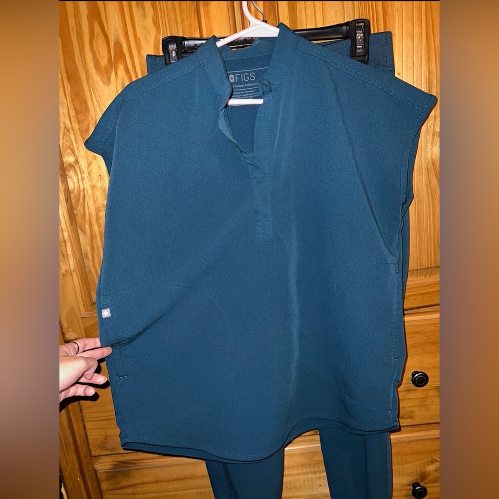 Women’s FIGS scrub set